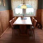 Nyrestaurert Og Koselig Ved Skjelbredvatnet. Sandvika (Lierne)