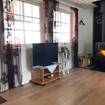 Nyrestaurert Og Koselig Ved Skjelbredvatnet. Vakantiehuis *