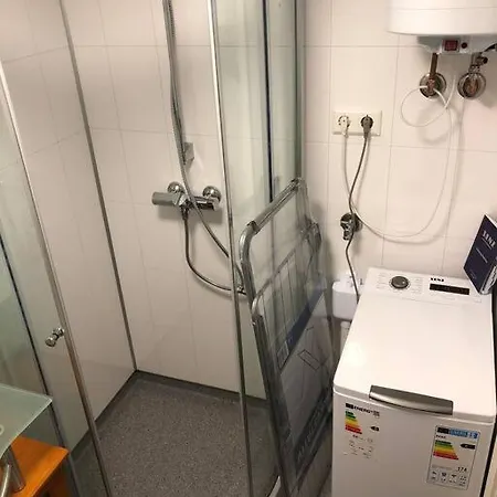 Nyrestaurert Og Koselig Ved Skjelbredvatnet. *