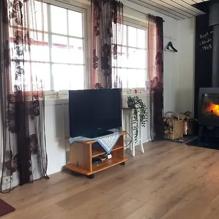 Nyrestaurert Og Koselig Ved Skjelbredvatnet. Vakantiehuis *