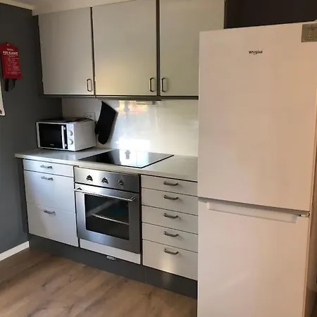 Nyrestaurert Og Koselig Ved Skjelbredvatnet. Sandvika (Lierne)