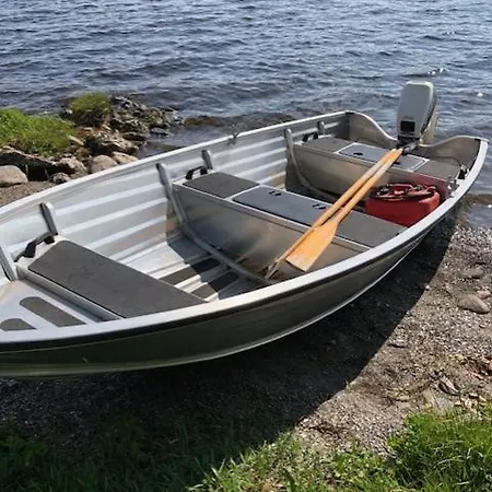 Nyrestaurert Og Koselig Ved Skjelbredvatnet. *