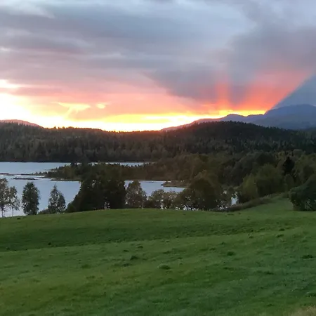 Nyrestaurert Og Koselig Ved Skjelbredvatnet.