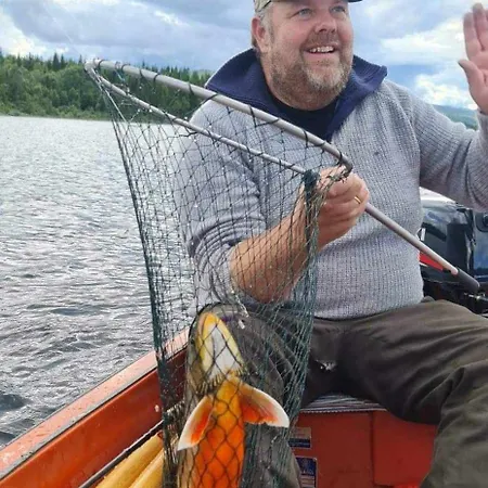 Nyrestaurert Og Koselig Ved Skjelbredvatnet. * Sandvika (Lierne)
