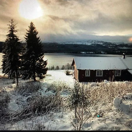 Nyrestaurert Og Koselig Ved Skjelbredvatnet.