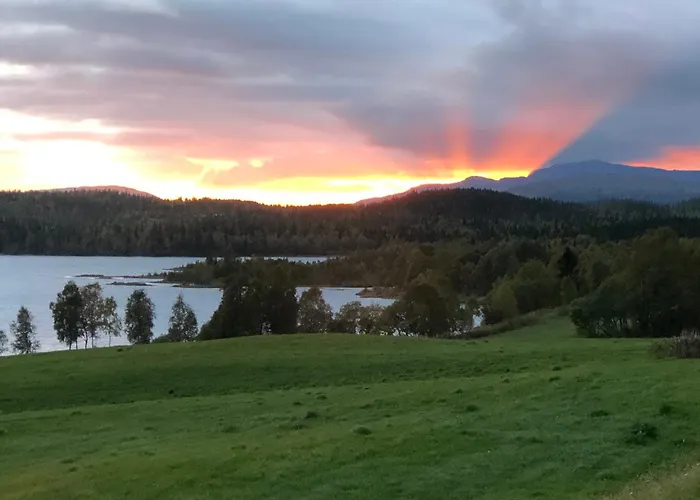 Nyrestaurert Og Koselig Ved Skjelbredvatnet.