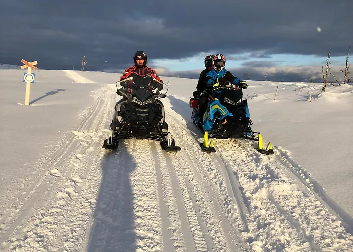 Nyrestaurert Og Koselig Ved Skjelbredvatnet. Ferienhaus